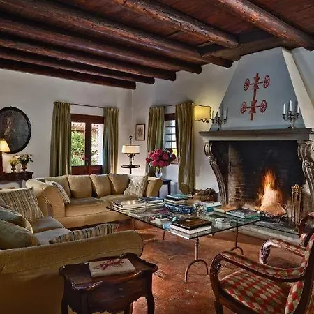 Sleeps 12 Pool Air Con Wifi